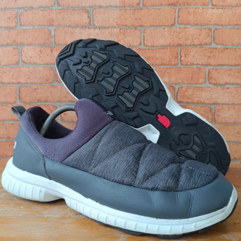 Sepatu TNF Slip On Size 43