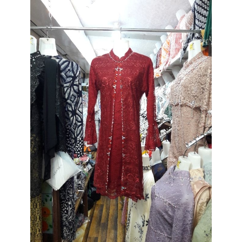 kebaya  tunik 3 layer wisuda modern broklat corneli plus payet warna merah maroon