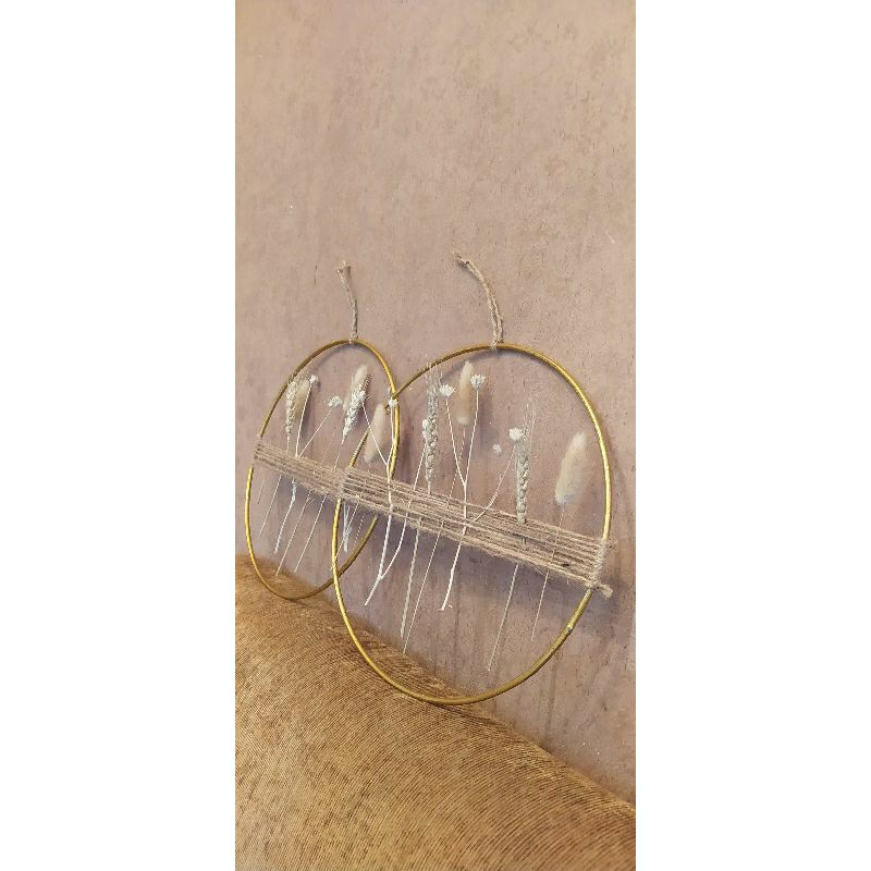 Ring besi hiasan dinding bunga kering