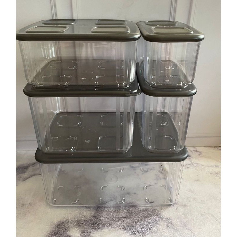 Crystal Tupperware/domino set/table coll tupperware
