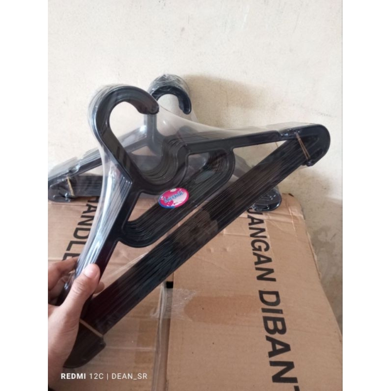 Hanger Baju/Ganyungan Baju Lovenia
