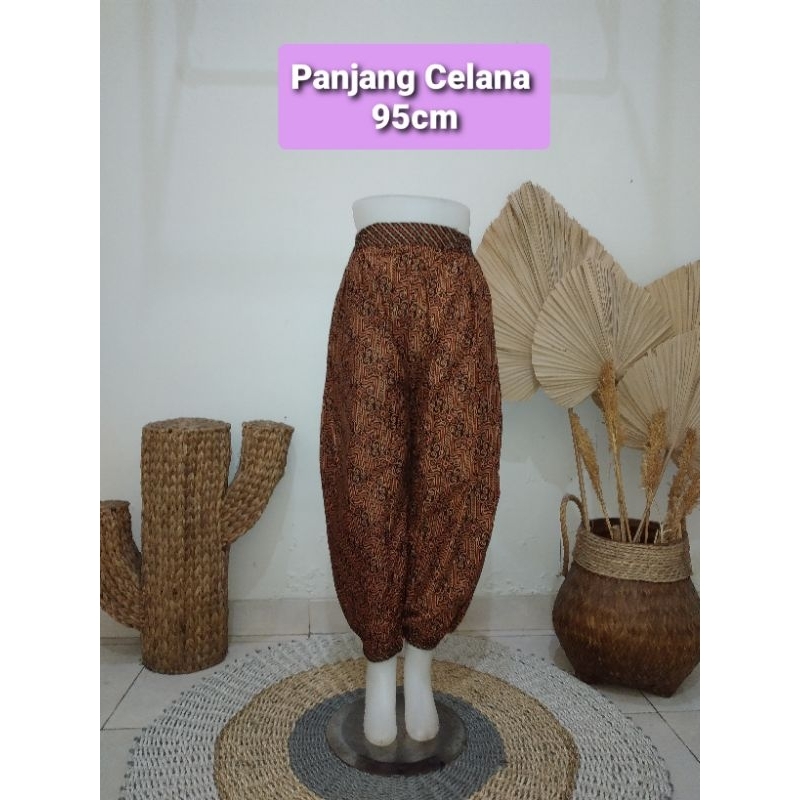 Celana wanita atau joger pents batik