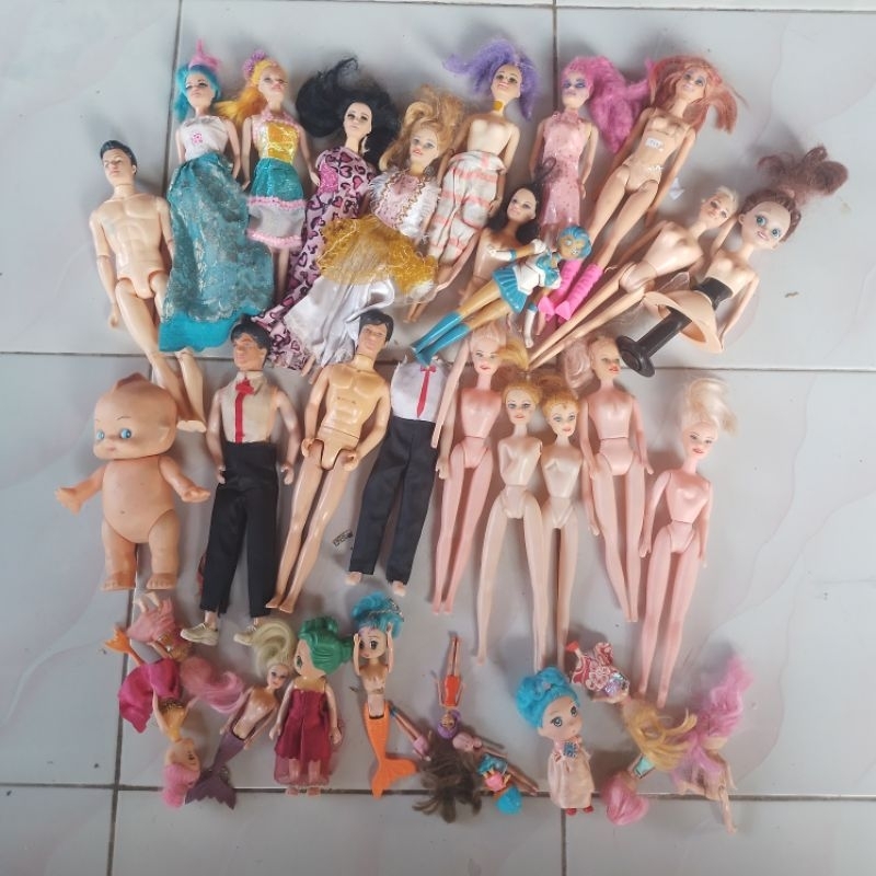 set Barbie mainan bekas