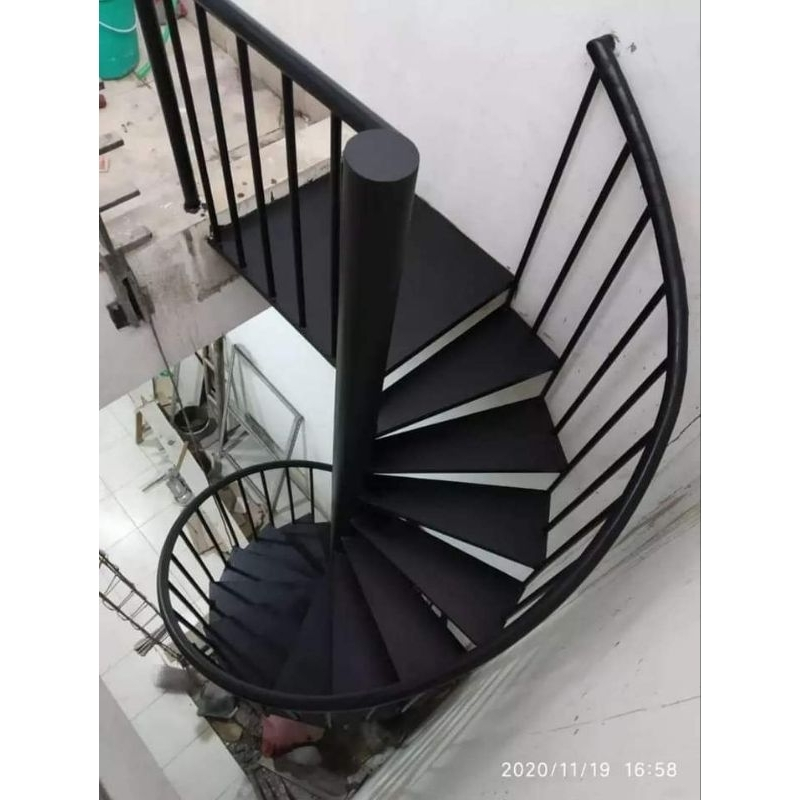 tangga putar pijakan plat warna hitam