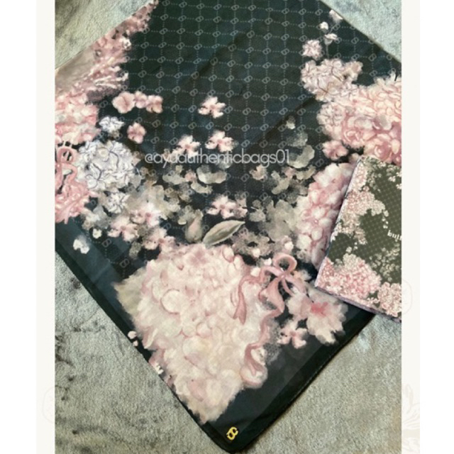 Preloved Buttonscarves Hydrangea Noir Voile Square XL ( tepian sudah dijahit bukan laset cut, ada ja