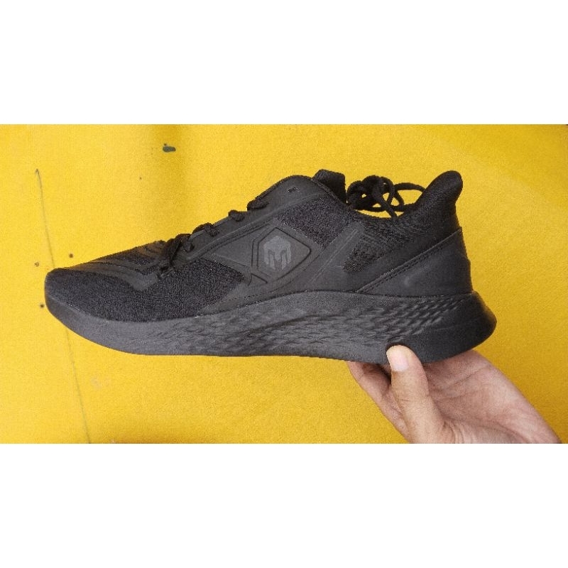 Sepatu Mills "Treximo Omega"