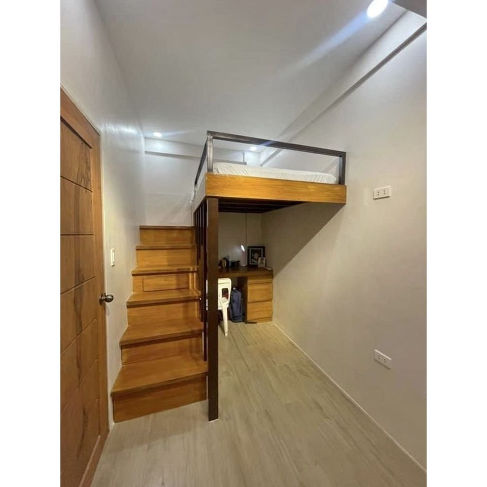 Mezzanine kamar simple motif kayu kayuan