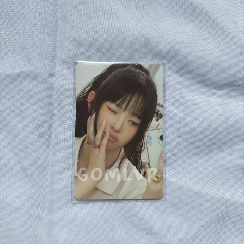 HANNI NEWJEANS WINK MIRROR