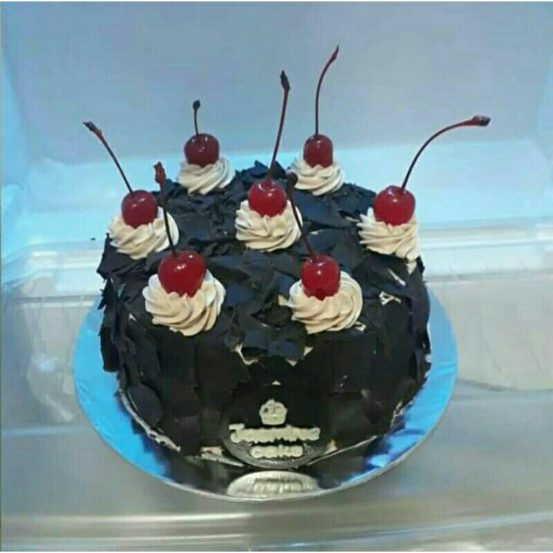 

blackforest cake/kue ulang tahun blackforest rum halal 16cm