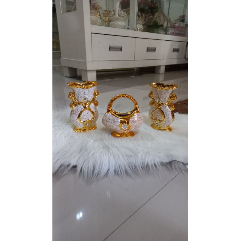 Pajangan guci mungil/cantik untuk dalam lemari kaca