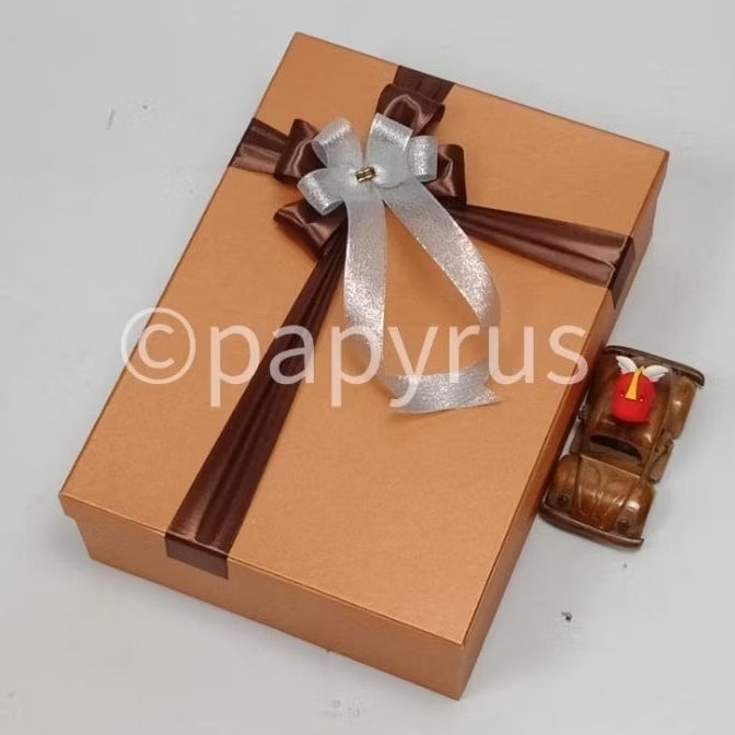 

PAPYRUS 25x35 Tinggi 10cm Kotak Kado Gift Box V3