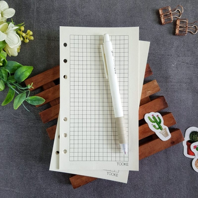 

KERTAS BINDER LOOSELEAF A6 ( 6 LUBANG ) ISI ULANG by. TOOKE