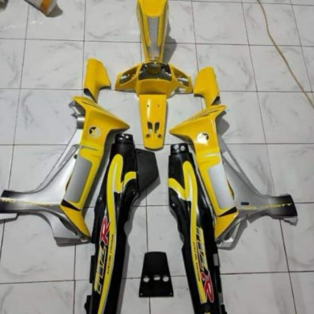 TERLARISSCOVER BODY FULLSET BODI HALUS FULL SET YAMAHA FIZR FIZ R  + STIKER STRIPING WARNA HITAM KUN