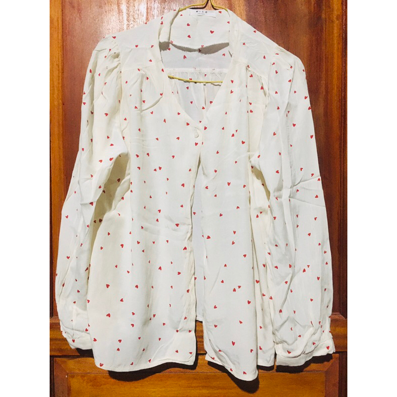 KEMEJA SIFON PUTIH CORAK LOVE PRELOVED