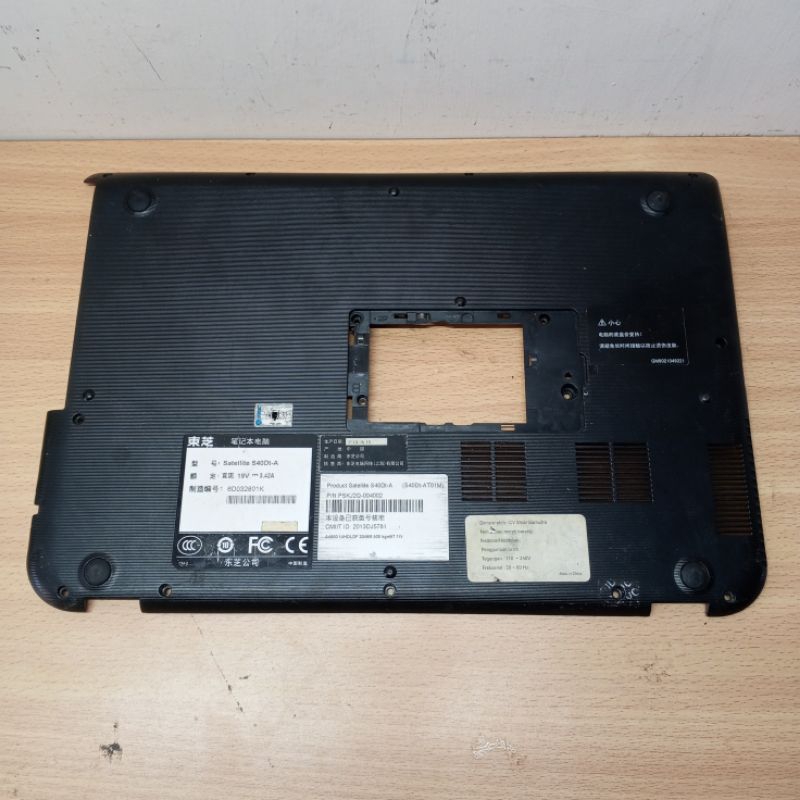 Bottom casing Cassing case bawah Laptop Toshiba Toshiba Satellite S40Dt-A