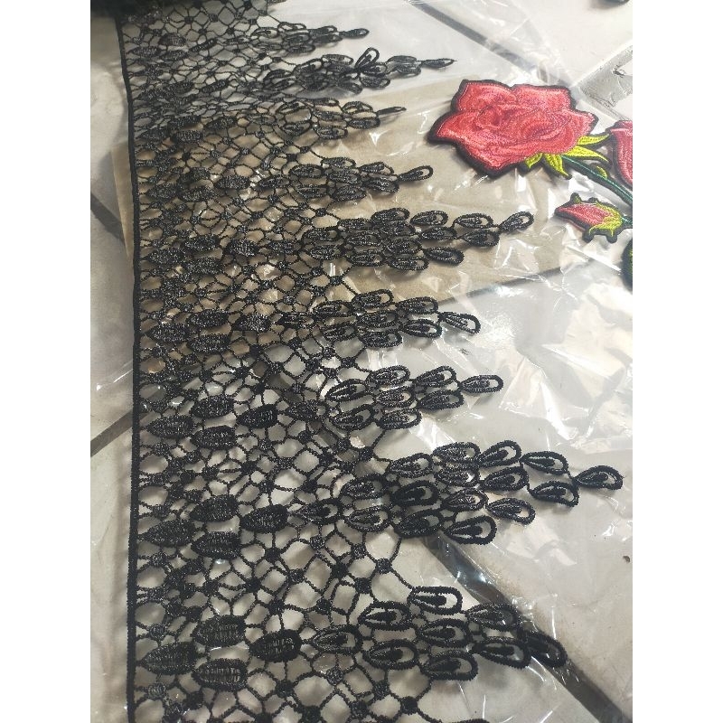 Renda ziper warna hitam lebar 20 cm panjang 15 yard harga peryad 12.500