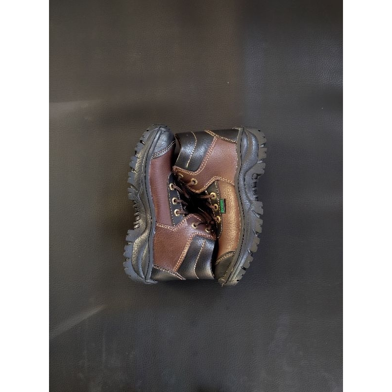 Sepatu Safety Pria Wanita Keren