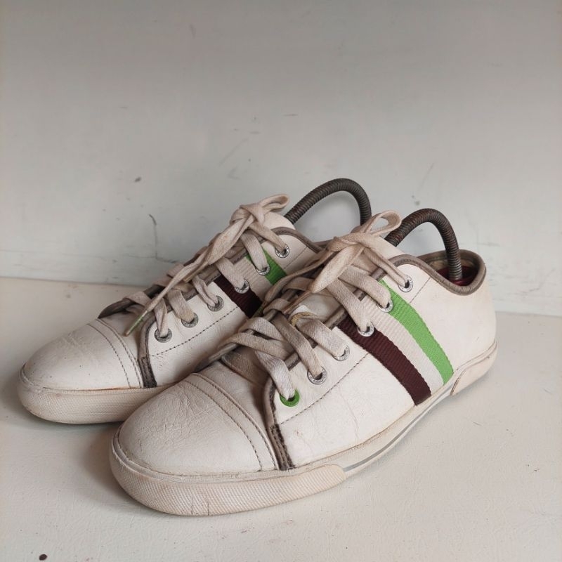 sepatu sneakers second merk hugo boss size 40(26,5cm)