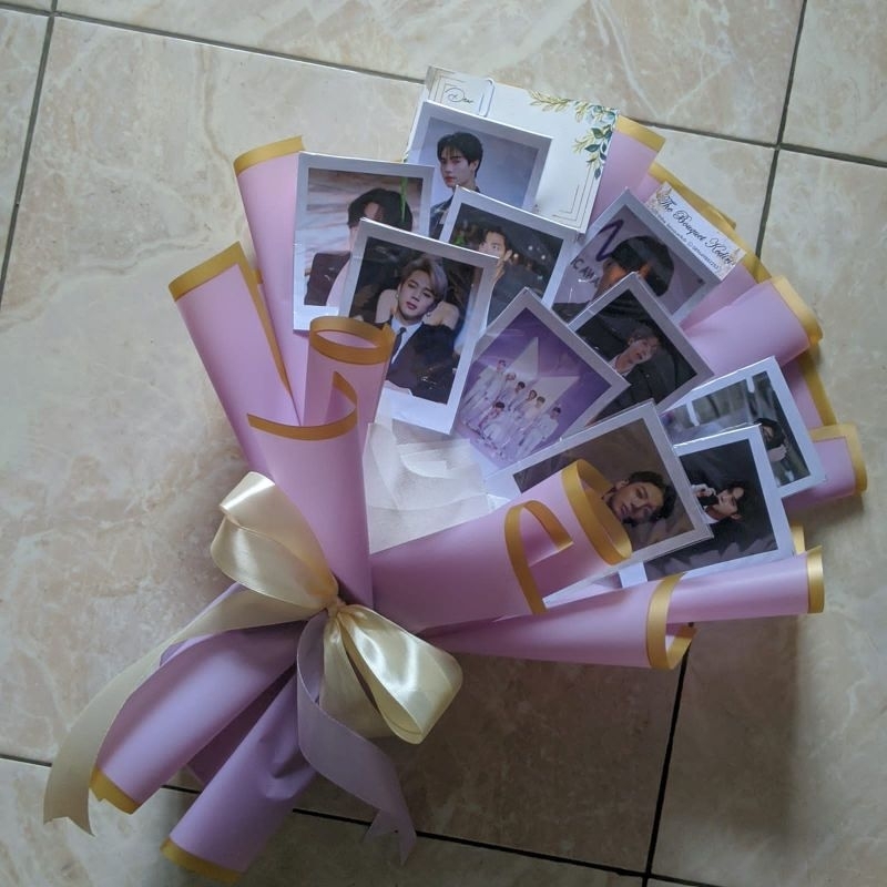 

BUKET | BUCKET | BOUQUET FOTO POLAROID Ukuran Standar (Free kartu ucapan)