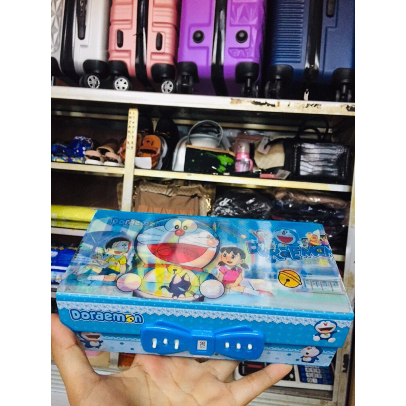 

KOTAK PENSIL KARAKTER CEWEK 3 TINGGKAT/KOTAK PENSIL KODE/ KOTAK PENSIL KARAKTER ANAK CEWEK/COWOK