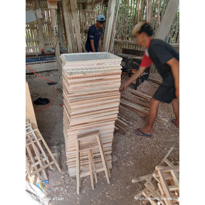 

COD// whitebroad// papan tulis anak free SPIDOL + PENGHPUS + PEYANGGA ukuran 32x42 cm