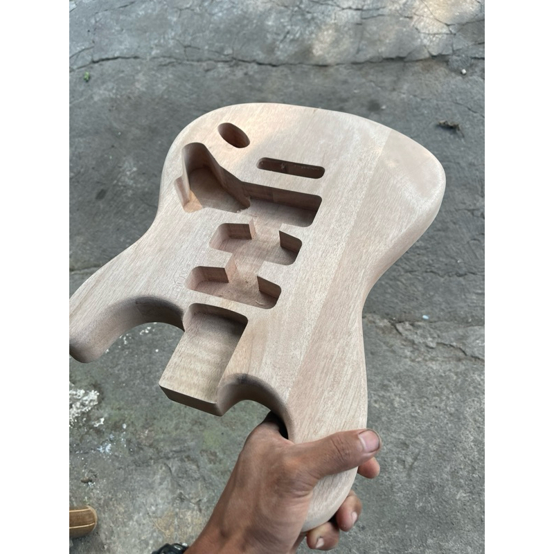 BODY GITAR ELEKTRIK STRATOCASTER