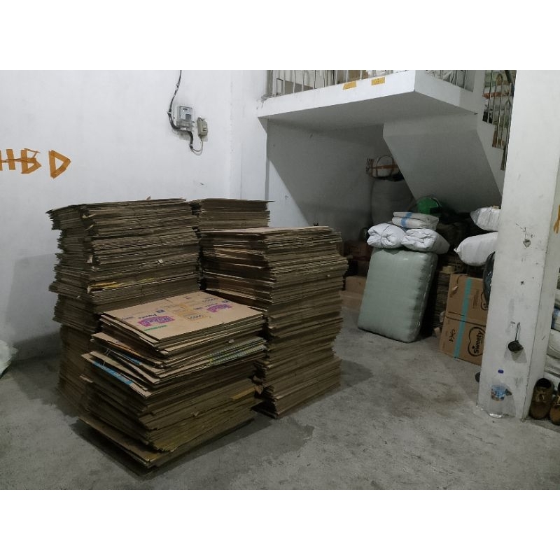 

KARDUS BEKAS POPOK KONDISI 90%-95% MULUS COCOK UNTUK PACKING PAKET,BAJU/