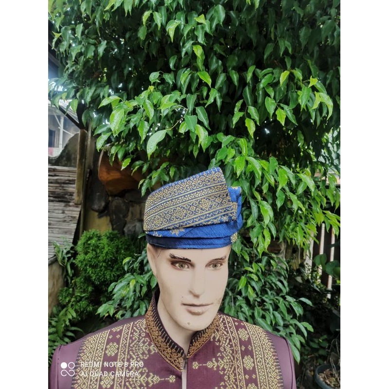 Tanjak Melayu (songket asli)