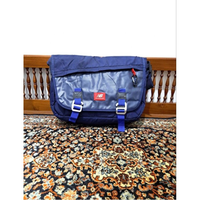 Tas selempang new balance messenger bag