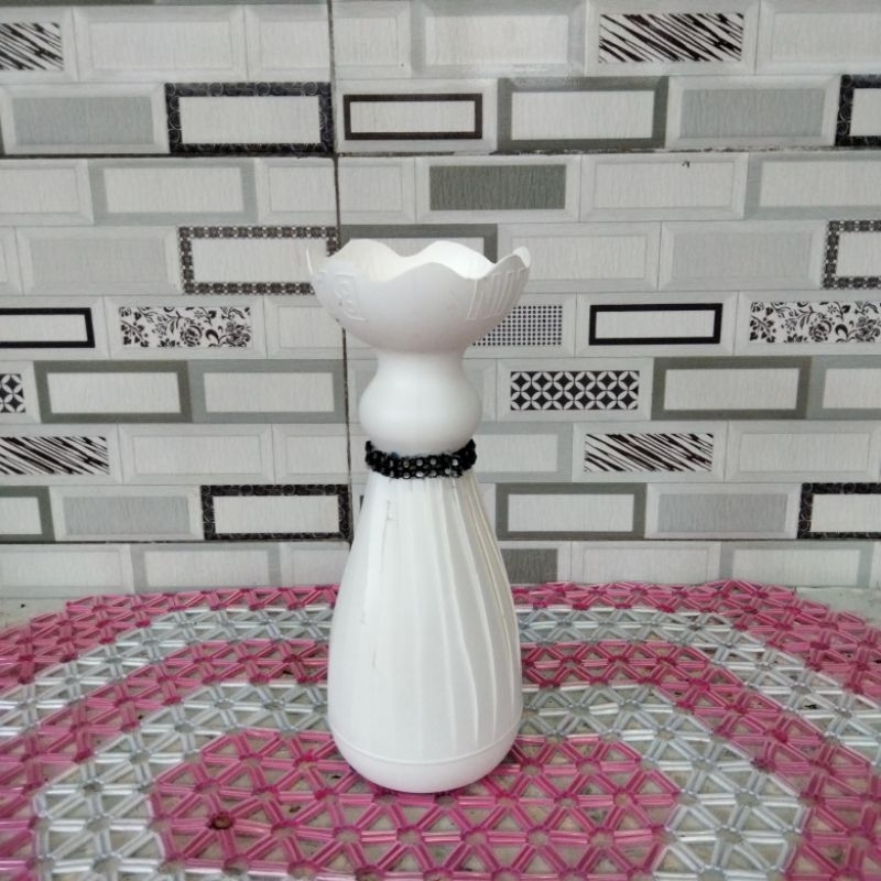 PRAKARYA VAS BUNGA DARI BOTOL BEKAS