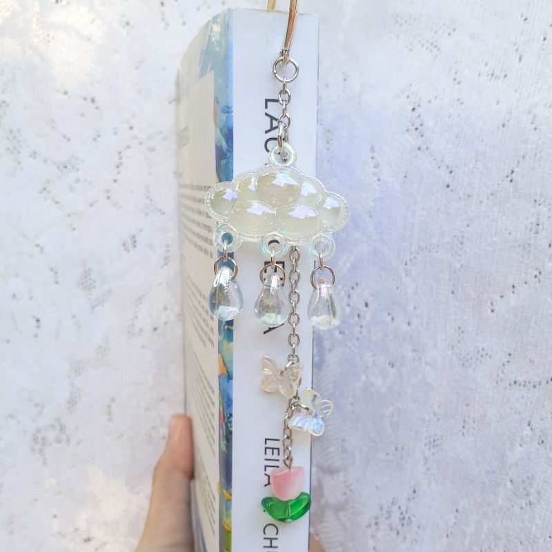 

Bookmark "Awan Hujan" | Pembatas Buku Metal Charm Manik