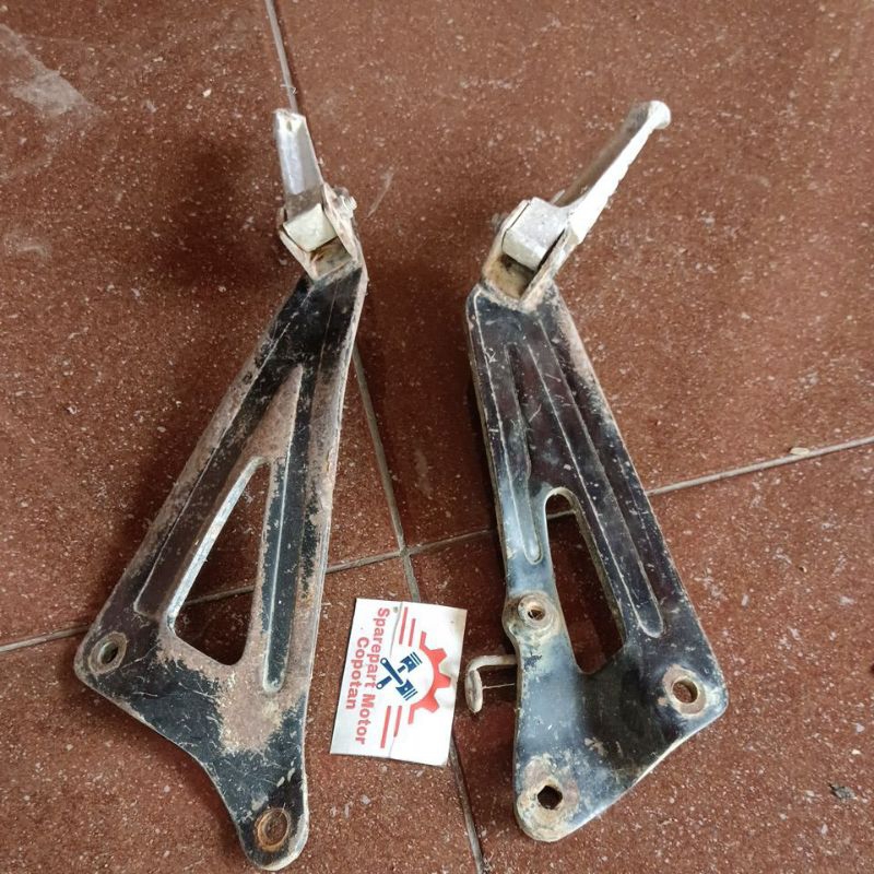 sepasang postep basteb pijakan kaki belakang astrea honda grand impressa legenda ori hitam