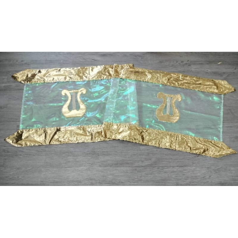 Flag banner gereja, lambang kecapi atau lyra Daud, sepasang