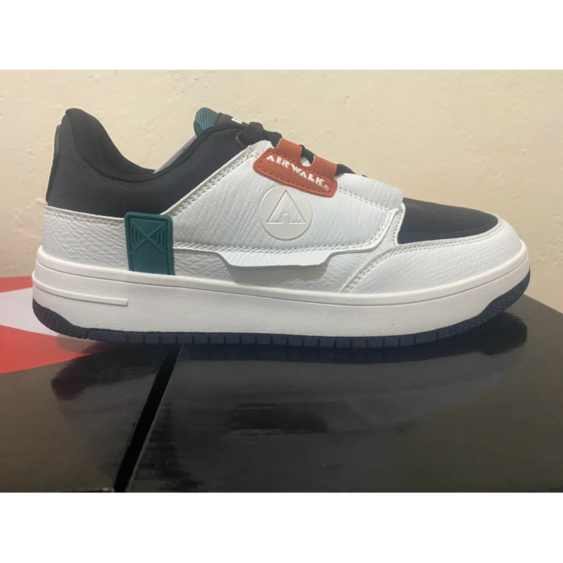 Sepatu Pria Sneakers Airwalk Achilles White Black  / Putih Hitam Original 100%