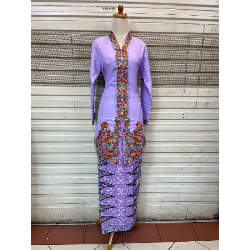 Setelan Kebaya Tunik Toyobo Terbaru /Kebaya Tunik Toyobo Motif Bunga Terbaru