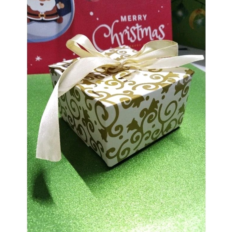 

kotak kado, pembungkus kado