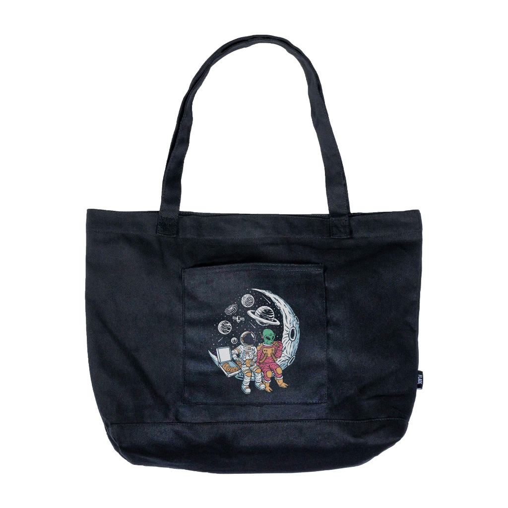 

ID FLADE STUDIOS - TOTEBAG KANVAS BLACK MAGNET - TAS KULIAH PRIA WANITA - ALIEN SERIES