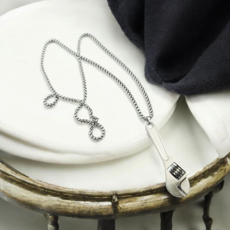 Kalung Rantai Titanium Liontin Kunci Anti Karat