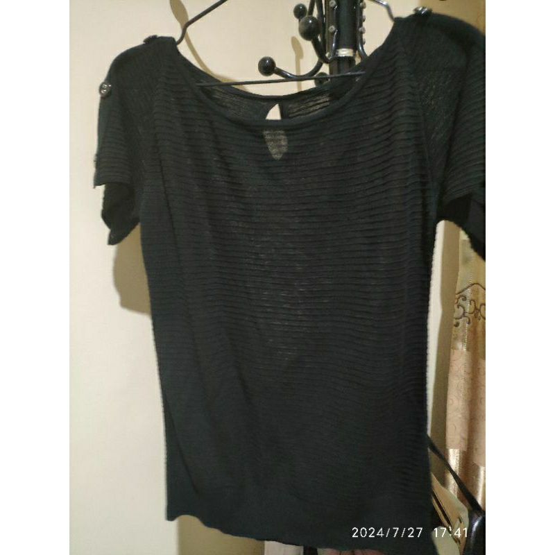 BAJU WANITA HITAM POLOS PRELOVED
