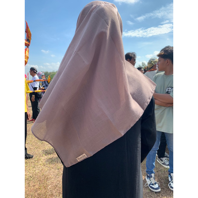 Aulia Hijab Jilbab Segi Empat Katun Voal Ukuran 115 x 115