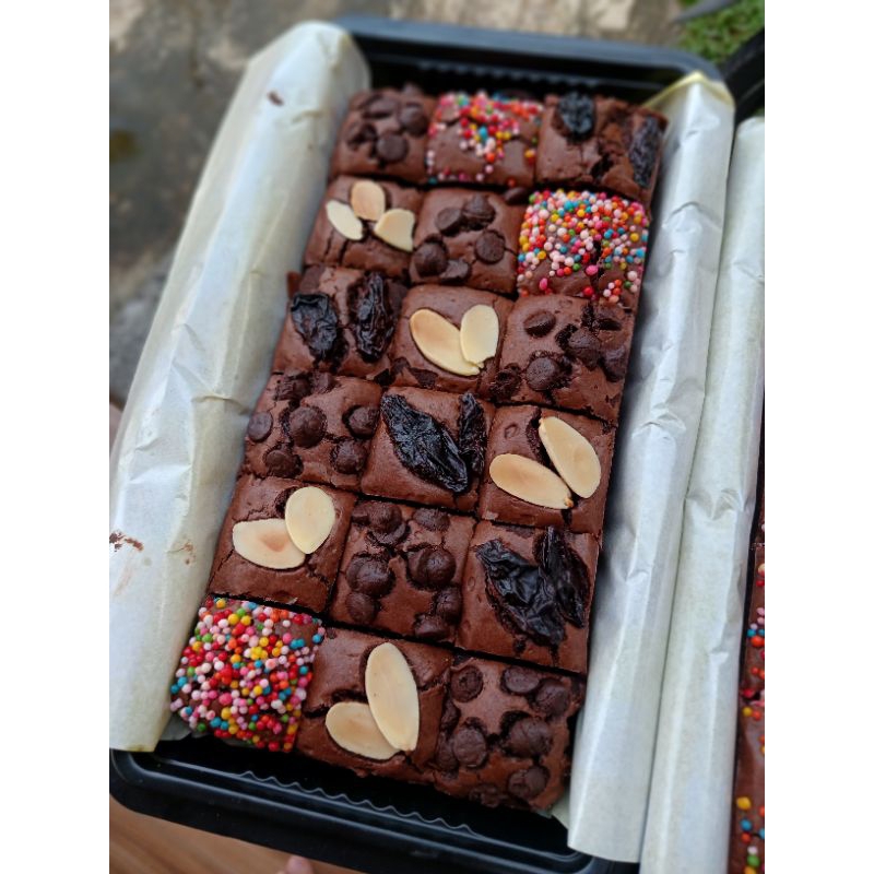 

Fudgy Brownies 20×10 by D'cemilcomel