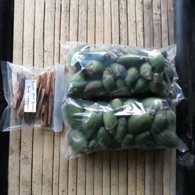 

PAKET AKAR PINANG 100 GRAM BUAH PINANG MUDA 200 GRAM SEGAR