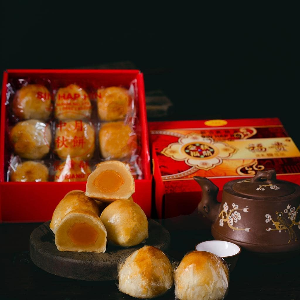 

Moon Cake Premium Singkawang SIN HAP HIN Tan Huang Su/ 蛋黄酥 / Telur Asin Non Halal