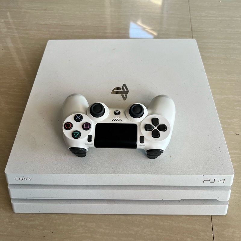 PS 4 PRO Ori model CUH 7218B 1 TB + Stik OM Bawaan.
