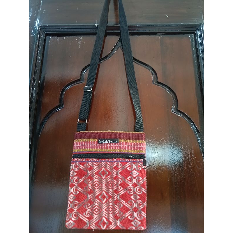 tas etnik tas selempang tas kain sidan tas dayak iban tas tenun Lombok