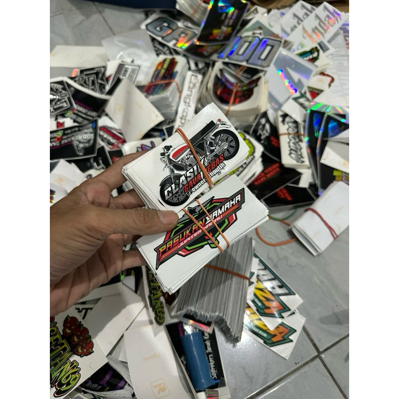 

STIKER RANDOM 25 PCS LEBIH