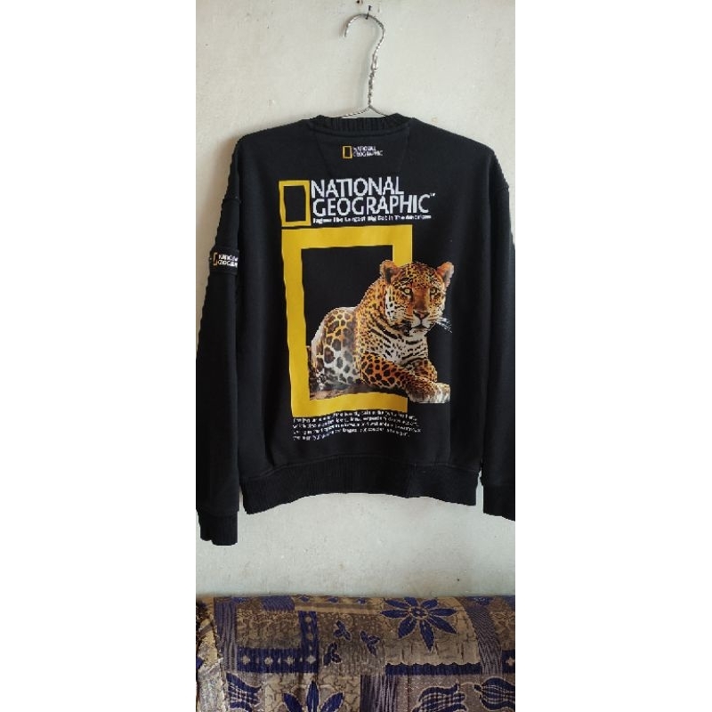 crewneck national geogrhapic