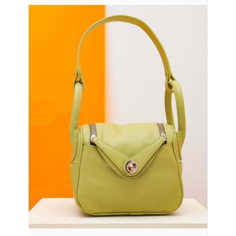 Geulis Luna Bag. Preloved kondisi mulus.Dust bag & box