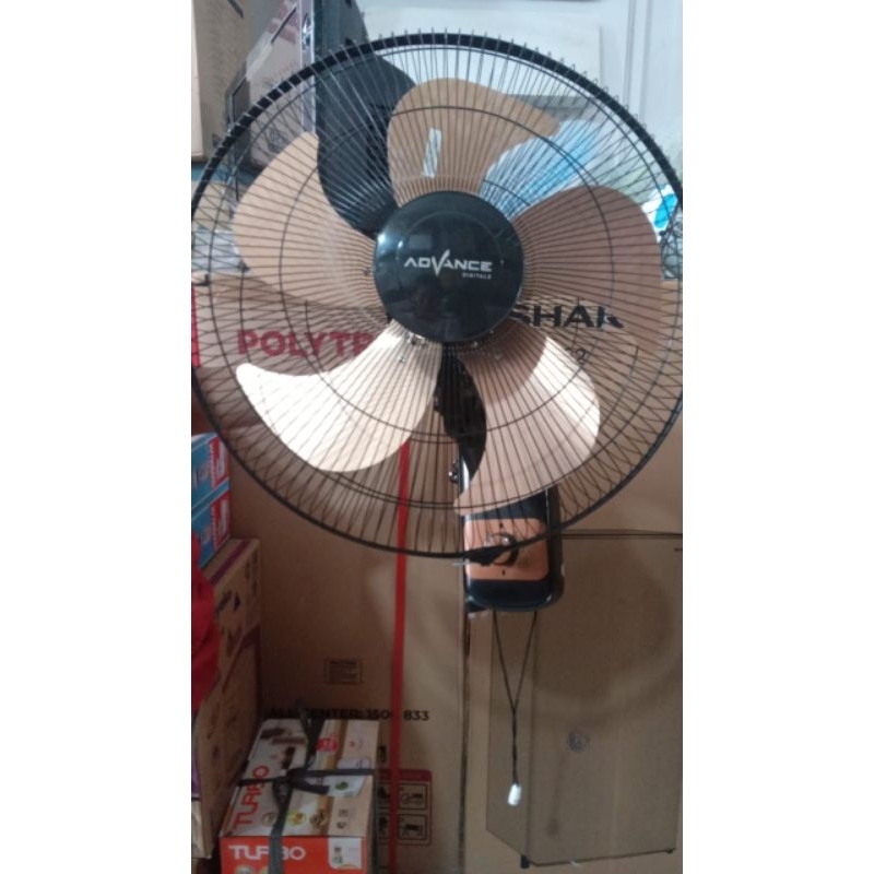 Kipas dinding Advance 18inch besi