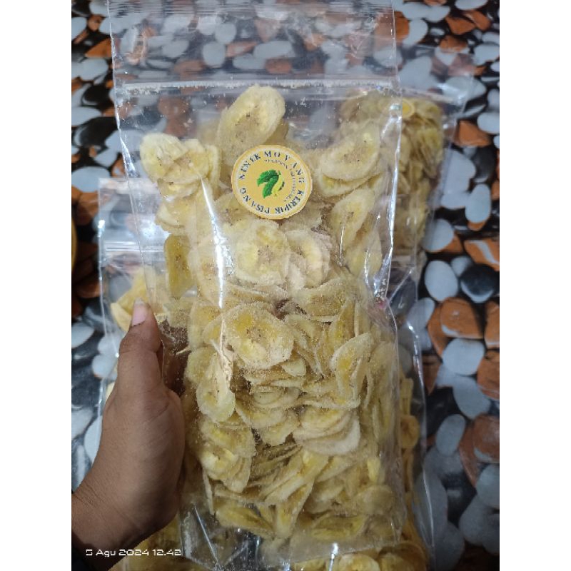 

keripik pisang nenek moyang by Nona rasa manis gurih jadi satu